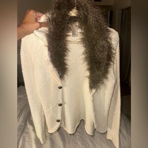 Escio Cozy Cream Knit Sweater with Faux Fur Collar